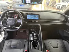 2022 Hyundai Elantra 1.5L CVT LUX Premium, белый — фото 4