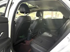 2022 Hyundai Elantra 1.5L CVT LUX Premium, белый — фото 5