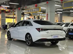2022 Hyundai Elantra 1.5L CVT LUX Premium, белый — фото 8