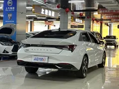 2022 Hyundai Elantra 1.5L CVT LUX Premium, белый — фото 9