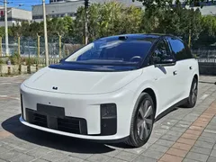 2025 Li Auto i8 Standard, белый — фото 1