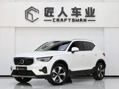 2023 Volvo XC40 4WD Luxury, белый — фото 1