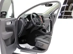 2023 Volvo XC40 4WD Luxury, белый — фото 5