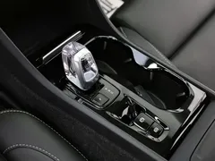 2023 Volvo XC40 4WD Luxury, белый — фото 12