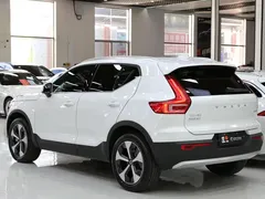 2023 Volvo XC40 4WD Luxury, белый — фото 20