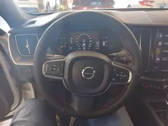 2021 Volvo XC60 4WD Luxury, белый — фото 11