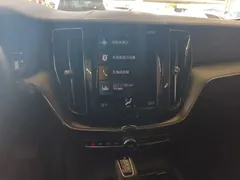 2021 Volvo XC60 4WD Luxury, белый — фото 13