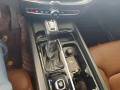 2021 Volvo XC60 4WD Luxury, белый — фото 14