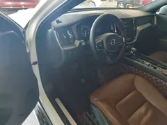 2021 Volvo XC60 4WD Luxury, белый — фото 16