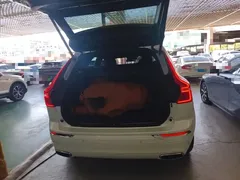 2021 Volvo XC60 4WD Luxury, белый — фото 19