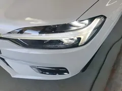 2021 Volvo XC60 4WD Luxury, белый — фото 24