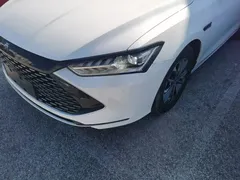 2024 BYD Qin PLUS Honor DM-i PHEV 55km Leading, белый — фото 24