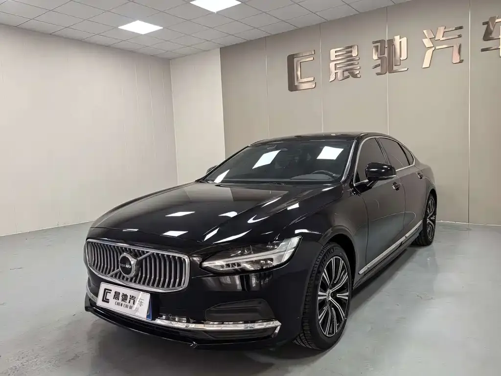 2022 Volvo S90
