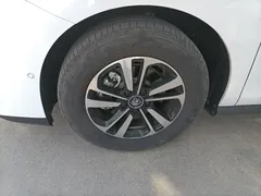 2025 BYD Qin PLUS DM-i PHEV 120KM, белый — фото 23