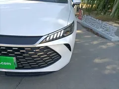 2025 BYD Qin PLUS DM-i PHEV 120KM, белый — фото 24