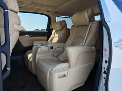 2021 Toyota Alphard Hybrid 2.5L Luxury, белый — фото 8