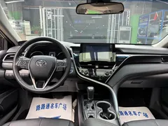 2021 Toyota Camry Hybrid 2.5HGVP Leading, белый — фото 7