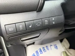 2021 Toyota Camry Hybrid 2.5HGVP Leading, белый — фото 12