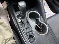 2021 Toyota Camry Hybrid 2.5HGVP Leading, белый — фото 13