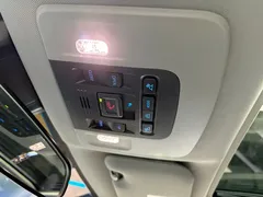 2021 Toyota Camry Hybrid 2.5HGVP Leading, белый — фото 16