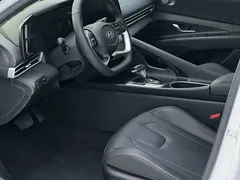 2022 Hyundai Elantra 1.5L CVT LUX Premium, белый — фото 7
