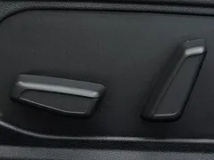 2022 Hyundai Elantra 1.5L CVT LUX Premium, белый — фото 11
