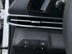 2022 Hyundai Elantra 1.5L CVT LUX Premium, белый — фото 12