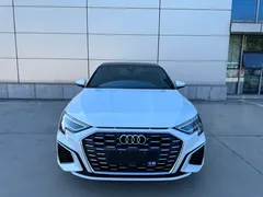 2022 Audi A3L Limousine 35 TFSI Luxury Sport, белый — фото 2
