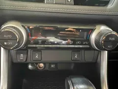2021 Toyota RAV4 Hybrid 2.5L E-CVT 4WD Elite Plus, белый — фото 17
