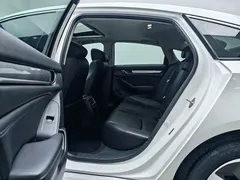 2022 Honda Accord 2.0L Hybrid, белый — фото 17