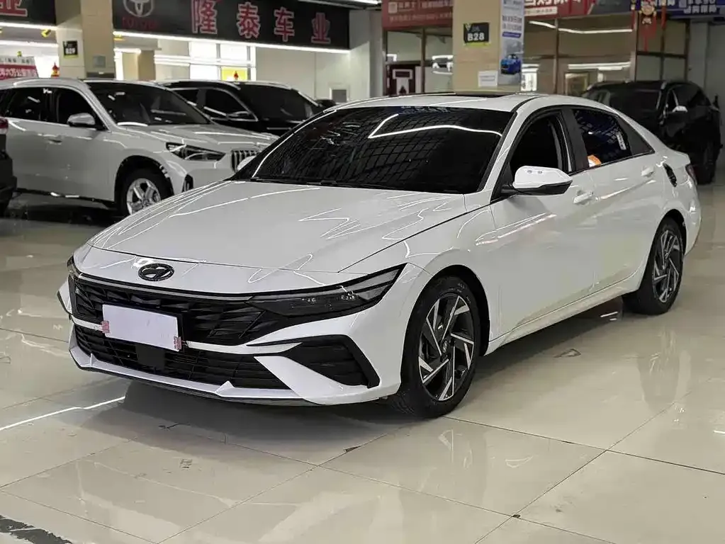 2023 Hyundai Elantra 1.5L CVT LUX Premium