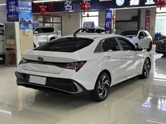 2023 Hyundai Elantra 1.5L CVT LUX Premium, белый — фото 7