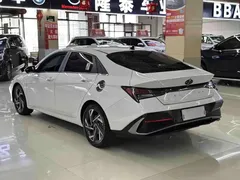 2023 Hyundai Elantra 1.5L CVT LUX Premium, белый — фото 8