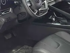 2023 Hyundai Elantra 1.5L CVT LUX Premium, белый — фото 9