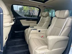 2020 Toyota Alphard 2.5L Hybrid Luxury, белый — фото 3
