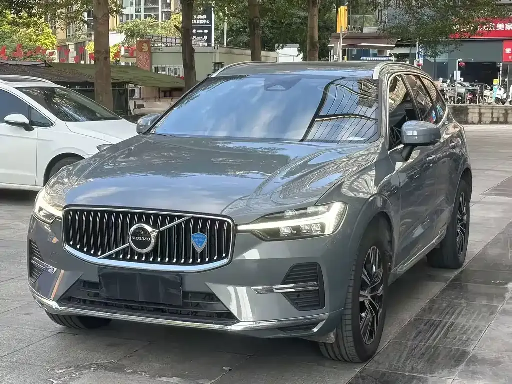 2022 Volvo XC60 4WD Luxury