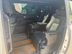 2021 Toyota Alphard Hybrid 2.5L Premium, белый — фото 9