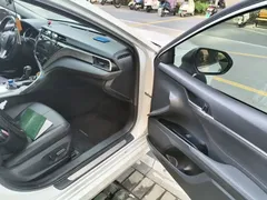 2019 Toyota Camry Hybrid 2.5HG Luxury, белый — фото 19