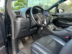 2023 Toyota Alphard 2.5L Hybrid Premium Gold, чёрный — фото 2