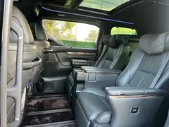 2023 Toyota Alphard 2.5L Hybrid Premium Gold, чёрный — фото 3