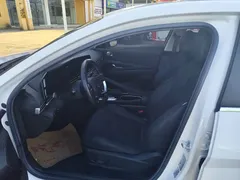 2022 Hyundai Elantra 1.5L CVT LUX Premium, белый — фото 4