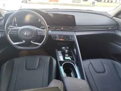 2022 Hyundai Elantra 1.5L CVT LUX Premium, белый — фото 5