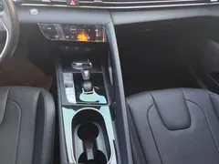 2022 Hyundai Elantra 1.5L CVT LUX Premium, белый — фото 8