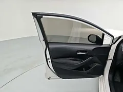 2022 Toyota Levin 185T CVT Luxury, белый — фото 13
