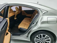2022 Lexus ES 300h Excellence — фото 10