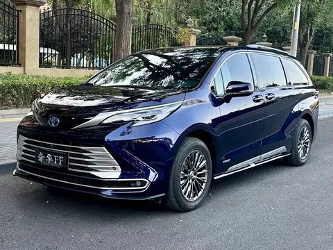 2021 Toyota Sienna 2.5L Hybrid Platinum