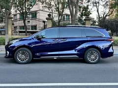 2021 Toyota Sienna 2.5L Hybrid Platinum, синий — фото 3