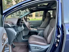 2021 Toyota Sienna 2.5L Hybrid Platinum, синий — фото 6