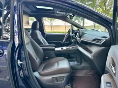 2021 Toyota Sienna 2.5L Hybrid Platinum, синий — фото 16
