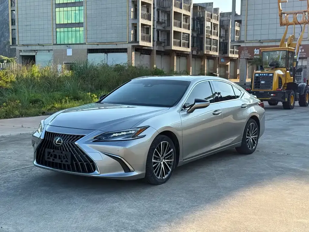 2022 Lexus ES 300h Premium